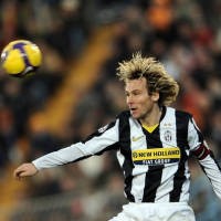 Klub Divisi III Ingin Tunda Nedved Pensiun