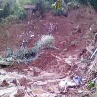 Longsor Timpa Rumah di Semarang, 4 Orang Tewas