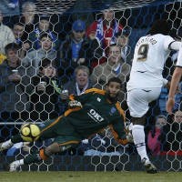 Swansea Tundukkan Juara Bertahan