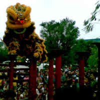 Atraksi Barongsai, Ribuan Pengunjung Penuhi Mal Ciputra