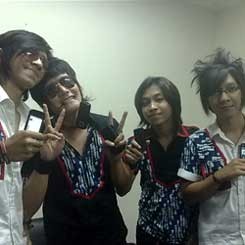 J-Rocks Makin Kecanduan Ponsel