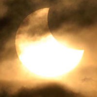 Tolak Bencana, Ribuan Santri Lirboyo Salat Gerhana