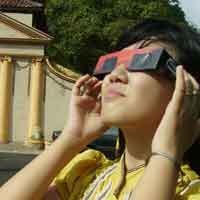 Ratusan Pelajar Nonton Bareng Gerhana Matahari Cincin