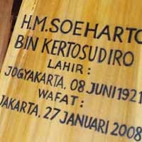  Tommy dan Prabowo Berziarah, Tiada Bunga dari Para Putri