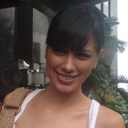 Sophia Latjuba Habis-Habisan Rawat Ayah Sakit