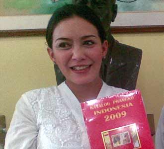 Rieke Oneng Jadi Duta Pos