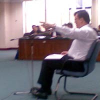 Dituntut 4 Tahun, Billy Bungkam