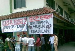 Eksekusi Hotel Karya di Jalan Jaksa Ricuh