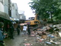 Buldozer Ratakan Pasar Koja, Pedagang Teriak Histeris