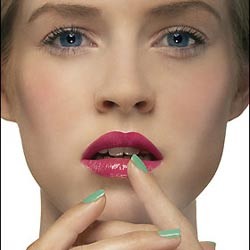 Yuk Hias Kuku Anda Sendiri!