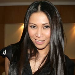 Sibuk Seharian, Anggun Tetap Semangat