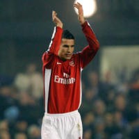 Van Persie Selamatkan Arsenal 