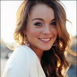 Lindsay Lohan Diminta Stop Jadi Lesbian