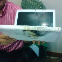 Penggila Mac Ragukan Macbook Terbakar