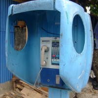 Handphone Tak Akan Bunuh Telepon Umum