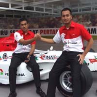 Satrio-Zahir Berguru pada Youtube