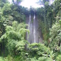 Menikmati Air Terjun Natural Hill