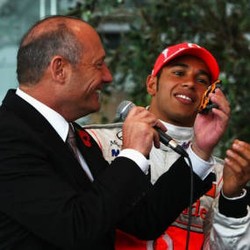 Dennis akan Dampingi Hamilton di Australia 