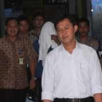 Handuk Putih di Kepala Agus Satrio Piningit