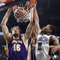 Kobe-Gasol Bawa Lakers Atasi Grizzlies