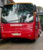 Terlantar, Ratusan Penumpang TransJ Ngamuk