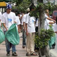 Saat Blogger Bersihkan Braga