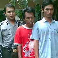Makan Puluhan Besi, Dua Pegawai Dipolisikan
