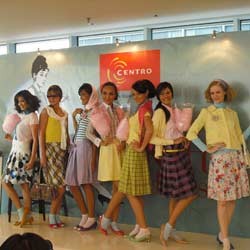 Fashionable Dengan Kitten Heels di Centro