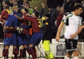 Dua Gol Messi Menangkan Barca