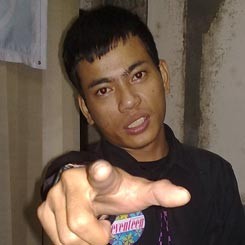 Aris Idol Bantah Main Perempuan