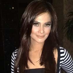 Cut Tari Si V-Neck Mania 