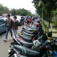 Duh, Susahnya Parkir Motor di Mal