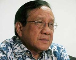 Akbar Tandjung: Suara Golkar Turun