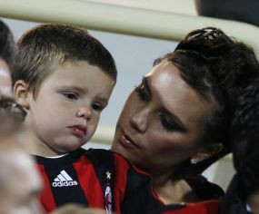 Nyonya Beckham pun Suka Milan 