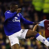 Umpat Moyes, Anichebe Dicekal