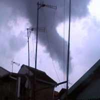 Puting Beliung Hajar 200 Rumah