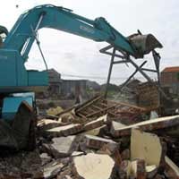 120 Bangli di Atas Bantaran Sungai Tebu Dibongkar Satpol PP