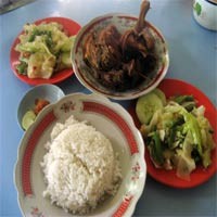 Gurih dan Krenyesnya Ayam Goreng ala Mudji Lestari
