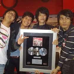 5 Bulan Rilis, Bonus Raih Triple Platinum
