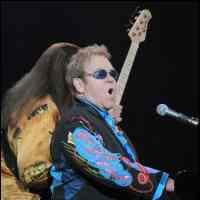 Elton John Hadir di iPod Bling Bling