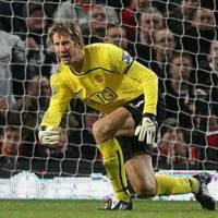 Mau Rekor Lagi, Catatan Van der Sar Dipertanyakan