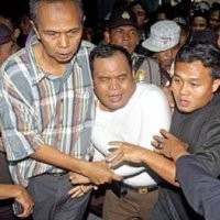 Polisi Buat Pagar Betis, Mahasiswa Gagal Segel Kantor Harian SIB