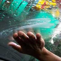 Kaca Mobil Berembun, Halau Saja dengan Shampoo