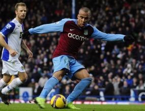 Aston Villa Masuk Tiga Besar