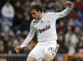 Higuain Antar Madrid Pangkas Jarak