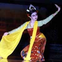 Harusnya Urusi Kemiskinan, Bukan Tarian