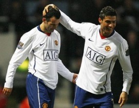 Giggs & Van Der Sar Pilih Merendah