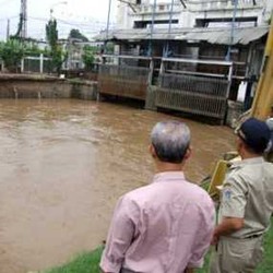 Pintu Air Manggarai Siaga III