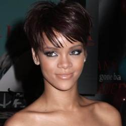 Promotor Stres Konser Rihanna Batal