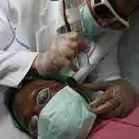 Wajah Dua Guru Korban Gendam Tato Dibersihkan dengan Laser